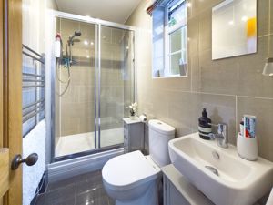 EN-SUITE SHOWER ROOM- click for photo gallery